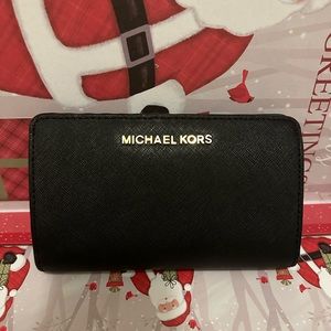 Great condition Michael Kors wallet - black. Great value !